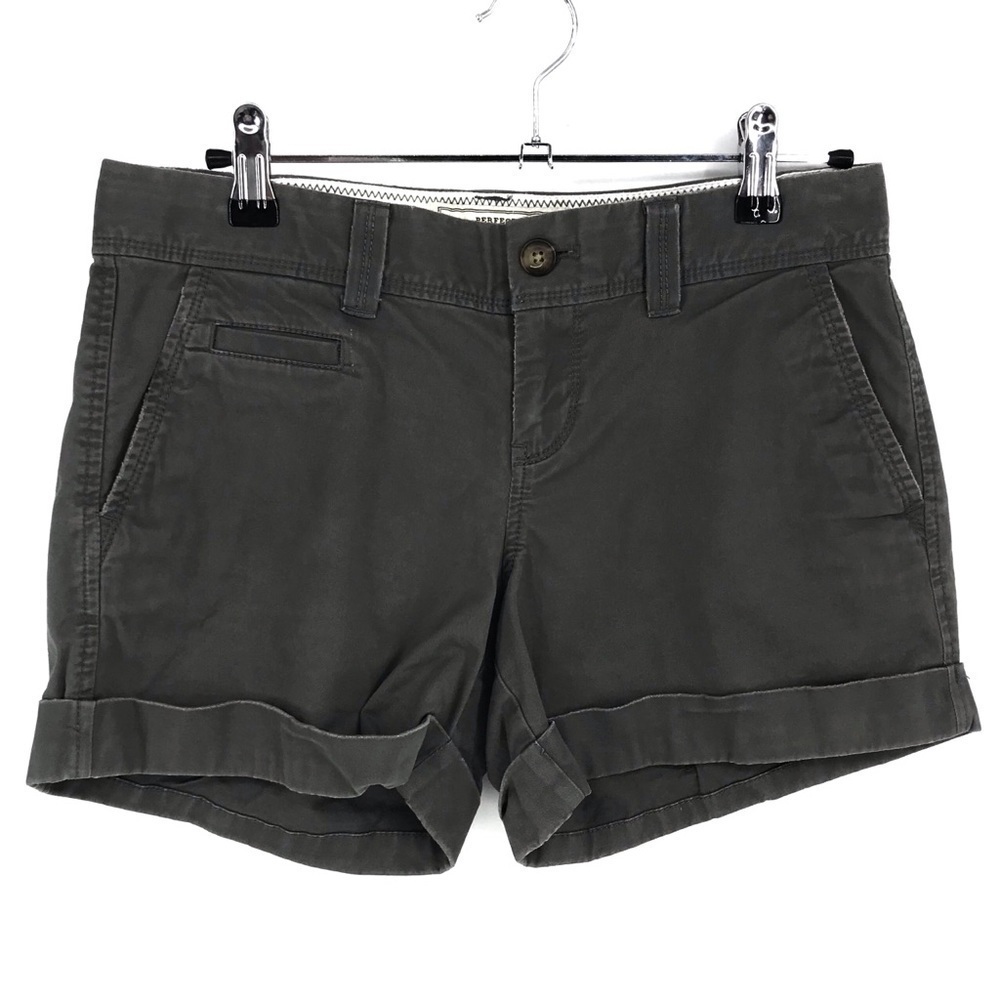 Old Navy Low Rise Favorite Khakis Perfect 5"‎ Short